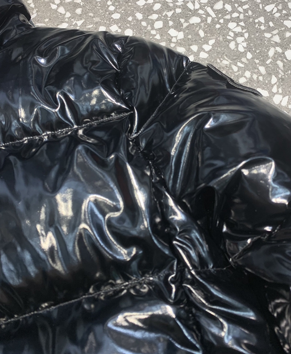 ハイクオリティダウンジャケット角部分ディテール